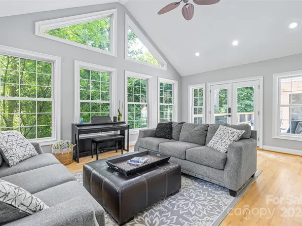 308 Heathcote Rd, Hendersonville, NC 28791