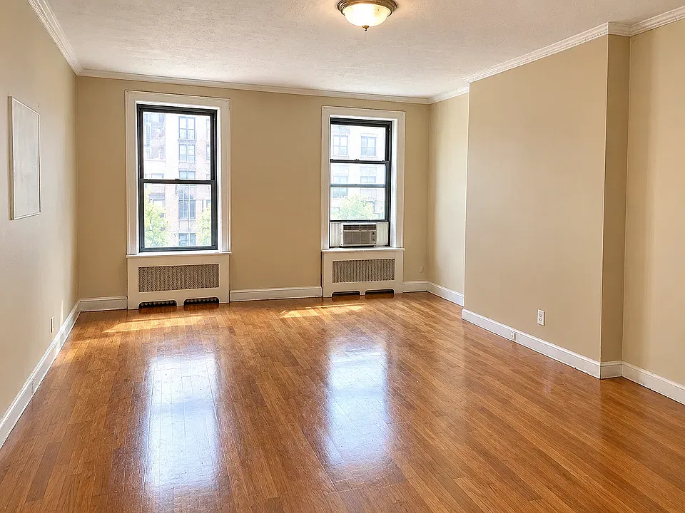 352 W 56th St #5A