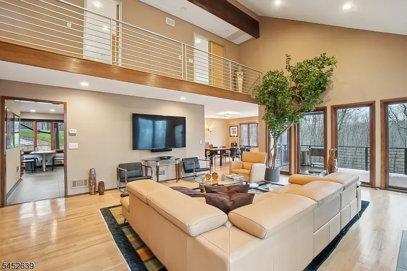 4 bed, 3.5 bath, $7,250 — Photo 4