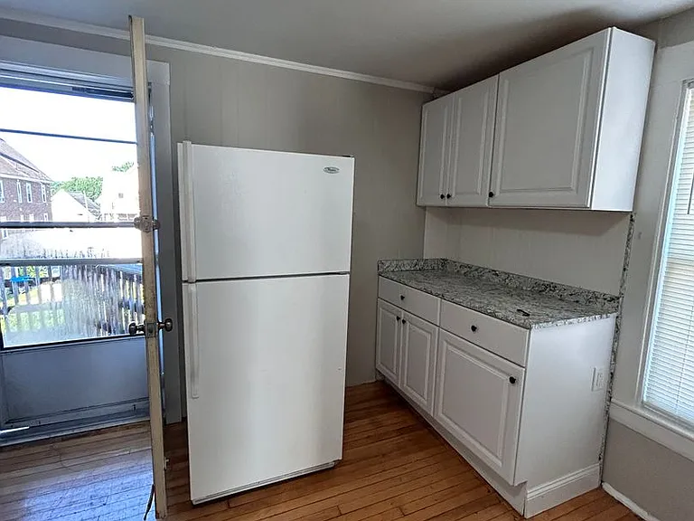 308 Bartlett St W — Photo 12