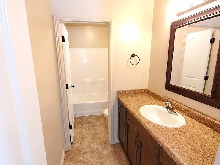 671 N Bluffview Cir — Photo 22