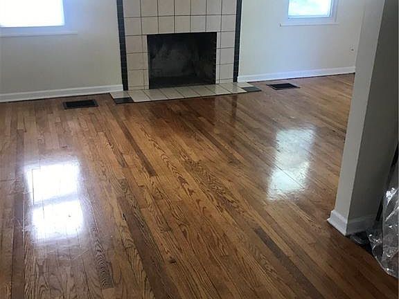 2nd image of 284 E Melford Ave