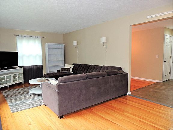 5th image of 745 Davis St