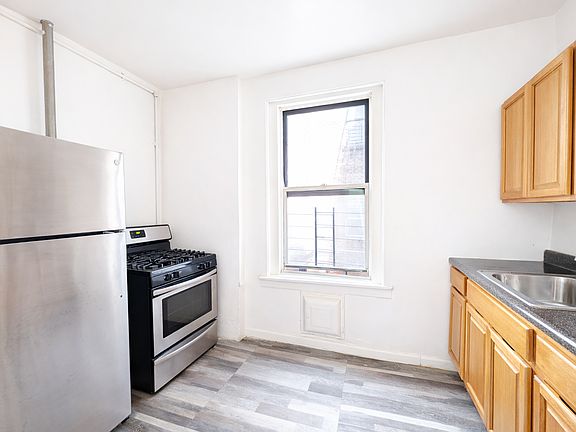 3rd image of 89 Seaman Ave APT 8A
