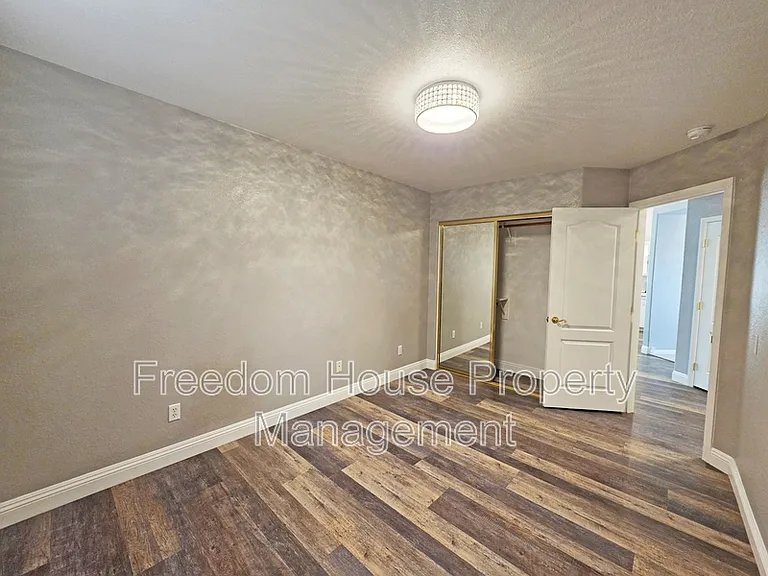 3630 E Vineyard Dr N — Photo 36