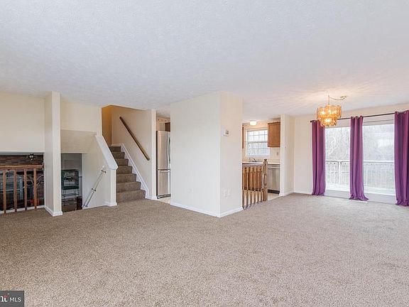 4th image of 702 Dogwood Dell Ct