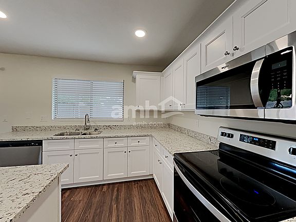 3rd image of 10383 W Dana Ln