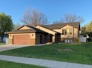 1821 Houston Dr, Bismarck, ND 58504