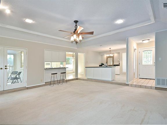 4th image of 2205 Oakwood Ln