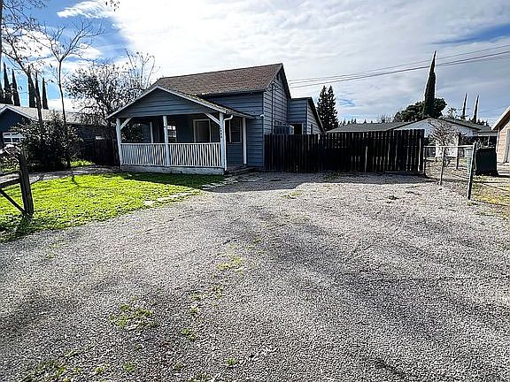 4th image of 2880 Elm St