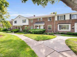 22939 Lakeshore Dr, Saint Clair Shores, MI 48080