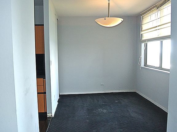 4th image of 27010 Grand Central Pkwy APT 18B