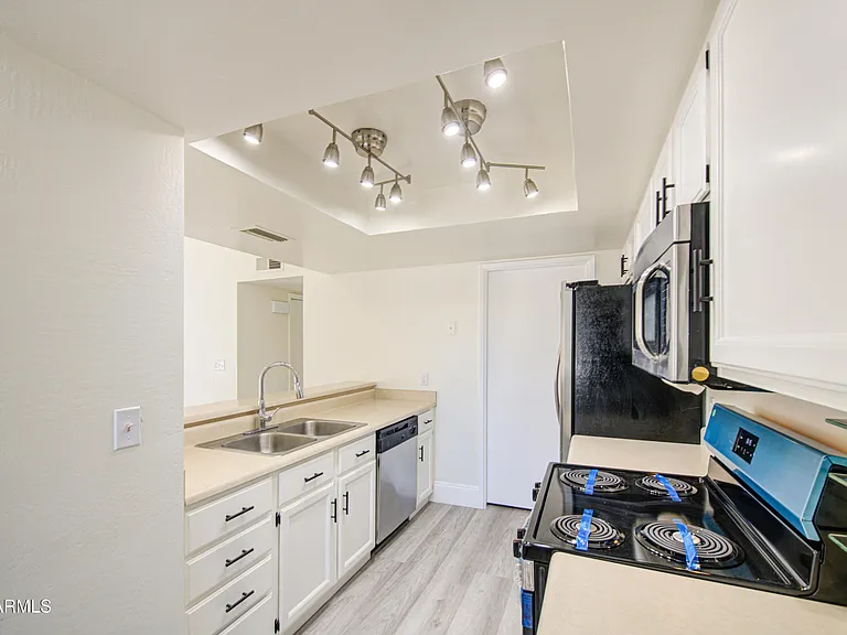 2019 W Lemon Tree Pl — Photo 18