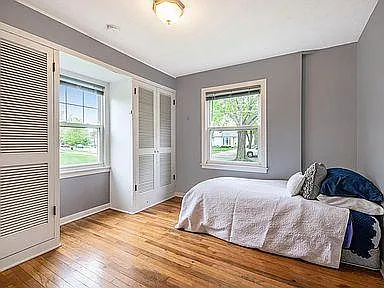 1043 Lake Grove Ave SE — Photo 3