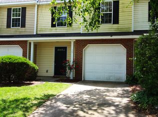 15 Pickwick Pl, Greensboro, NC 27407