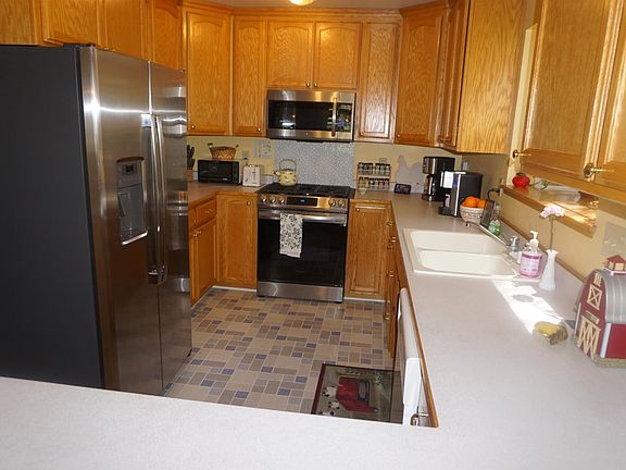 5th image of 31 Dogwood Ct