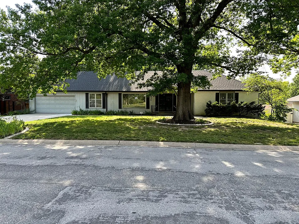3834 N Main St
