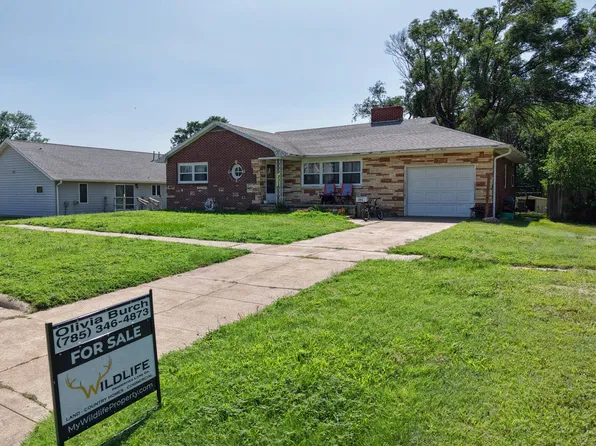 225 S 3rd St, Osborne, KS 67473