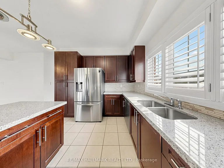 72 Middlecote Dr — Photo 14