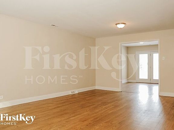 4th image of 3909 N Park St