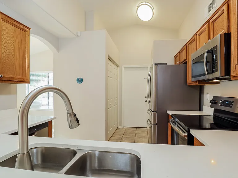 2214 E Aire Libre Ave — Photo 7