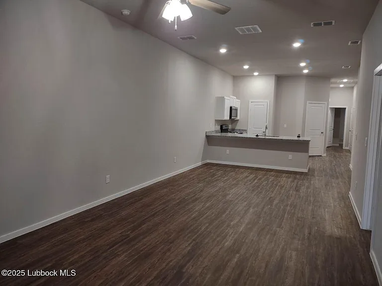 2121 N Jayton Ave #A — Photo 5