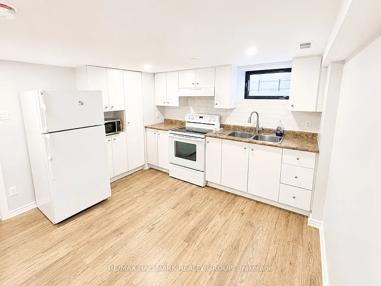 172 Cobourg St #B — Photo 3