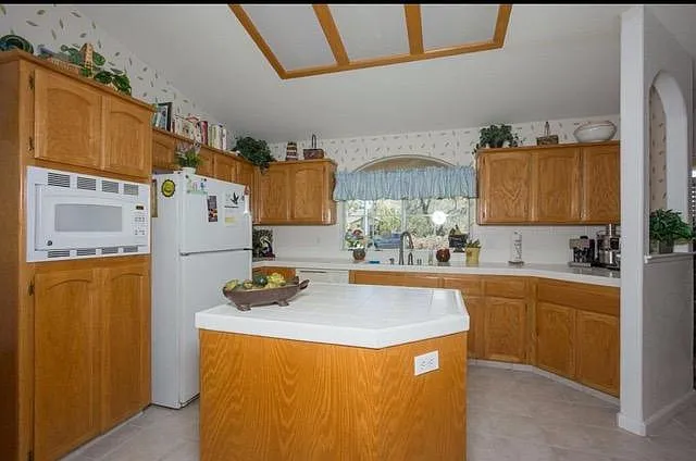 3335 Westgate Dr — Photo 2