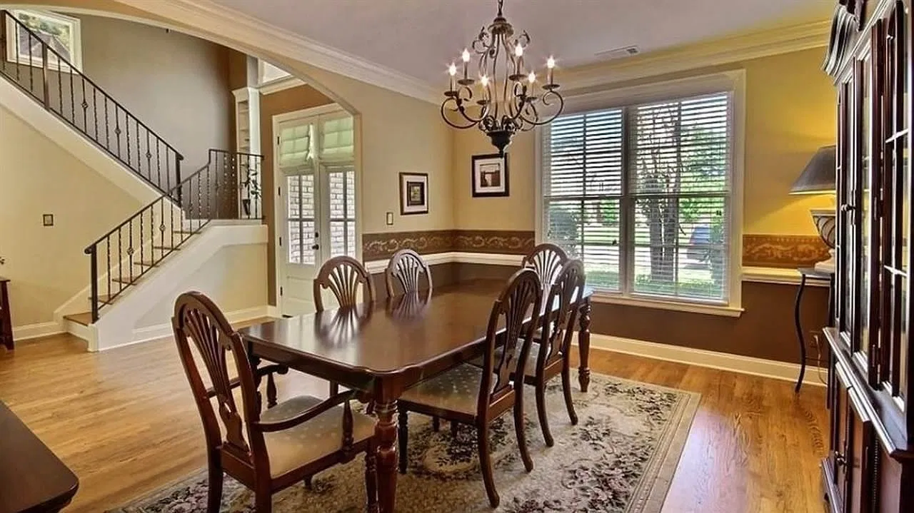 5 bed, 4.5 bath, 4313 sqft, $3,875 — Photo 4