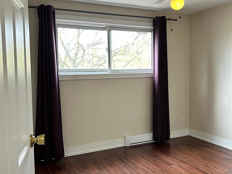 1666 Queen St E #2 — Photo 18