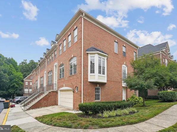 47761 Scotsborough Sq, Sterling, VA 20165