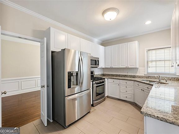 5th image of 2348 Logan Cir NE