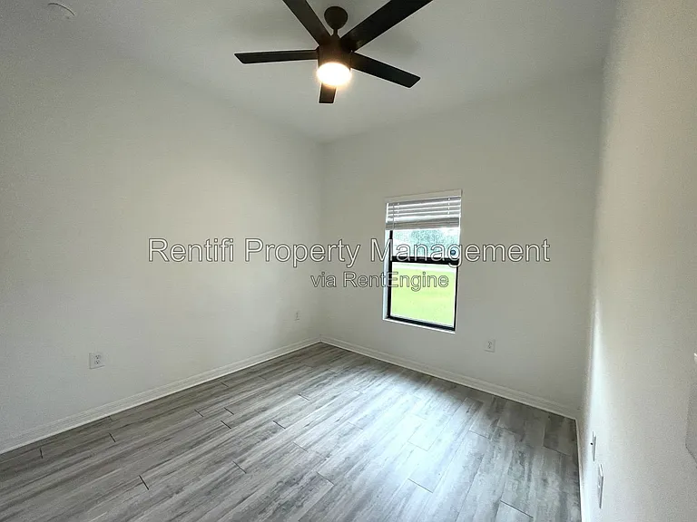 560 Nimitz Blvd — Photo 13