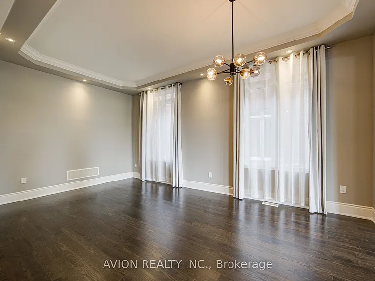 102 Joseph Hartman Cres — Photo 16