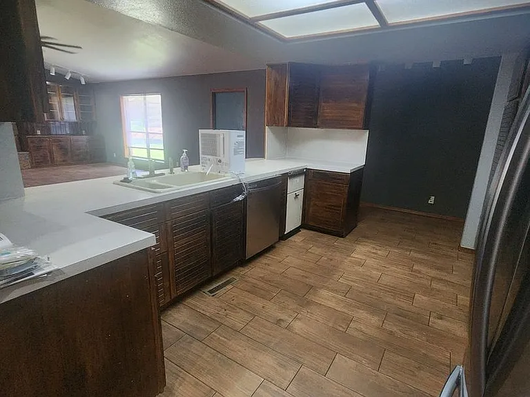 1811 Brookside Dr — Photo 7