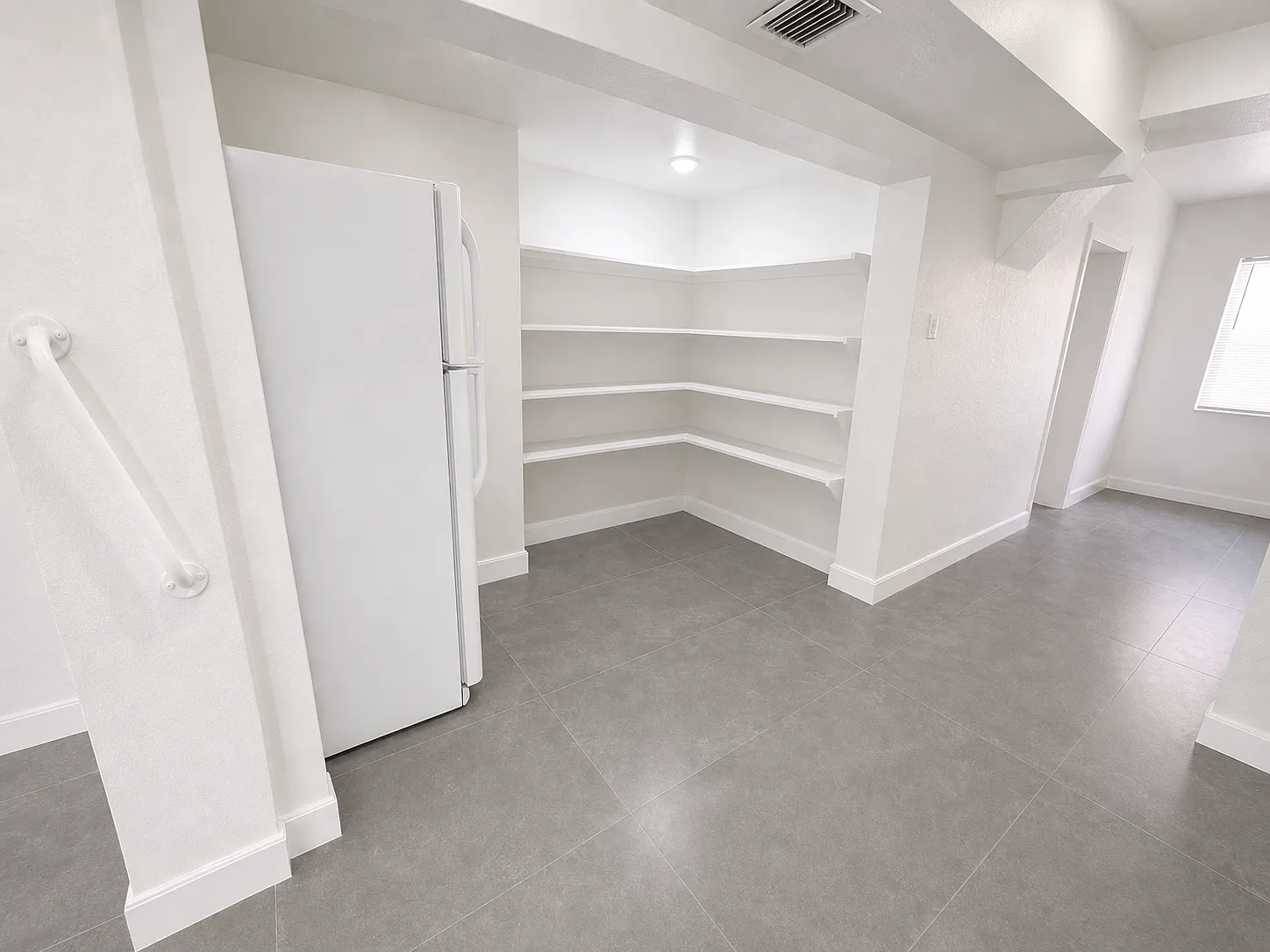 3 bed, 950 sqft, $3,000 — Photo 4