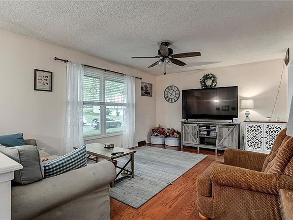 5th image of 513 NE Grant Dr