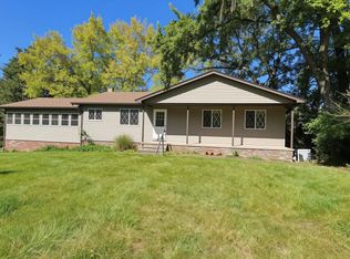 10026 Stinchfield Woods Rd, Pinckney, MI 48169