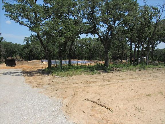 2nd image of 135 Oakwood Hls