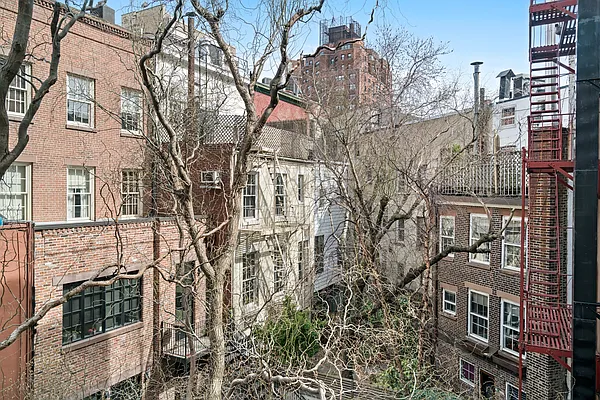 Rented by Compass | media 19