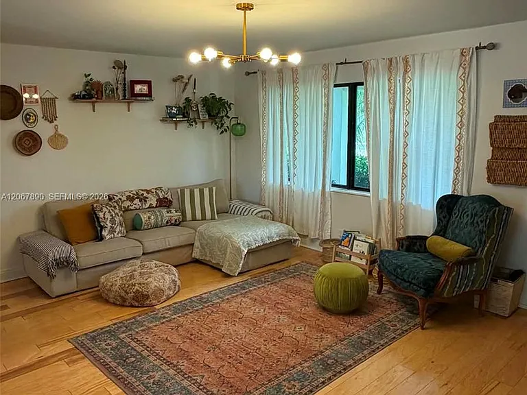 401 SE 3rd Pl — Photo 3