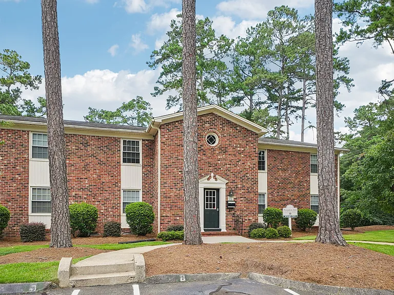 Morganton Arms Apartments — Photo 12