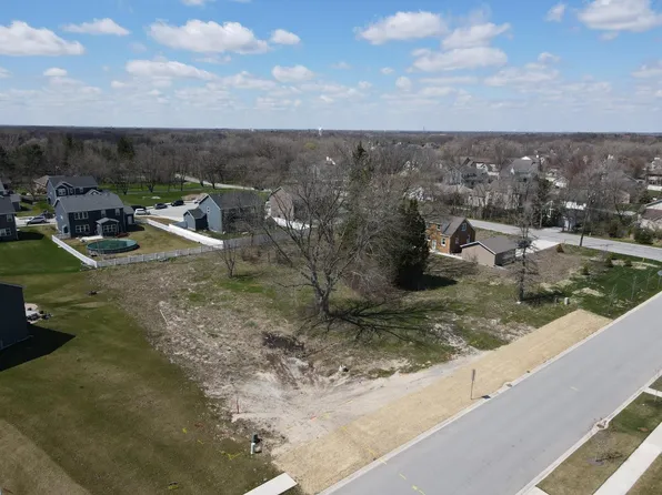 2910 Amberleigh Ln, Schererville, IN 46375