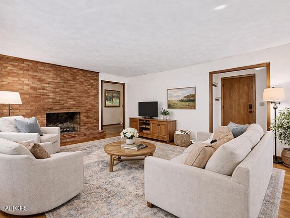 5th image of 8237 Collier Rd