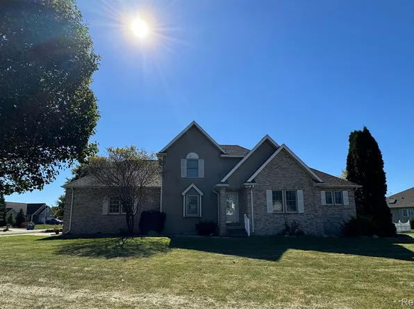 7055 Crosswinds Dr, Swartz Creek, MI 48473