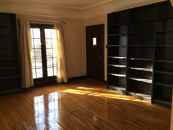 2nd image of 138 N Sycamore Ave #138