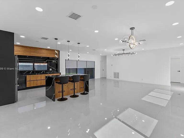 19511 NE 18th Pl — Photo 33