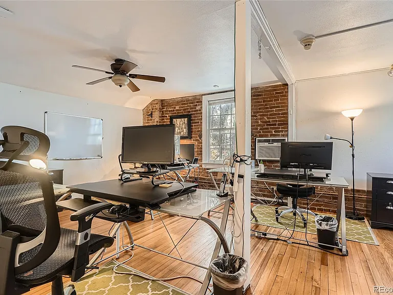 940 N Logan St — Photo 14