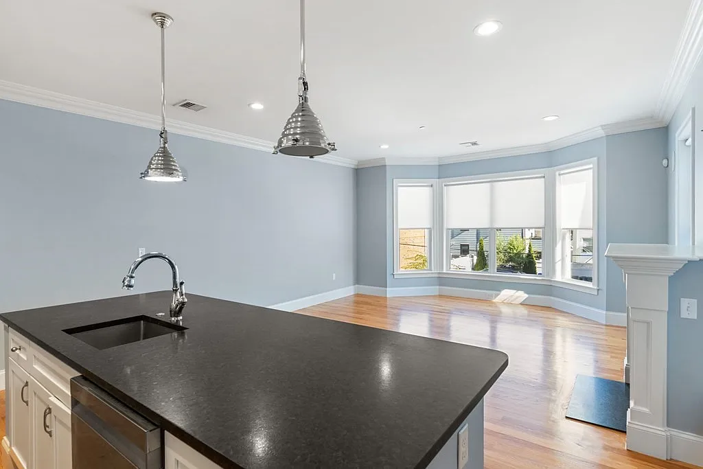2 bed, 2.0 bath, 1045 sqft, $4,000 — Photo 4