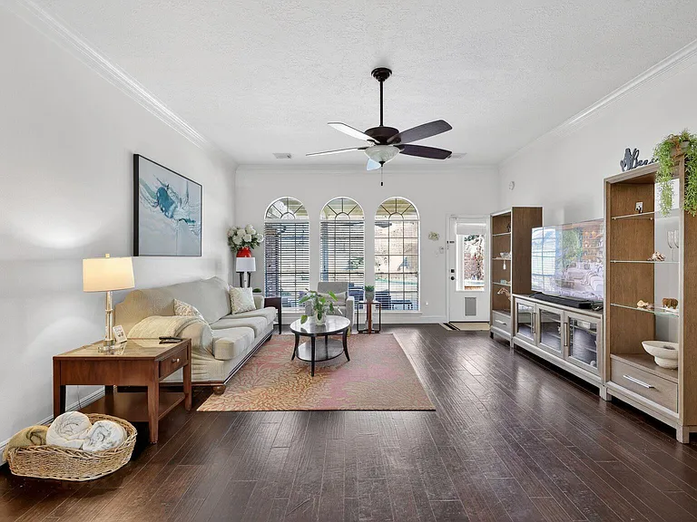 502 Ernst Ct — Photo 12